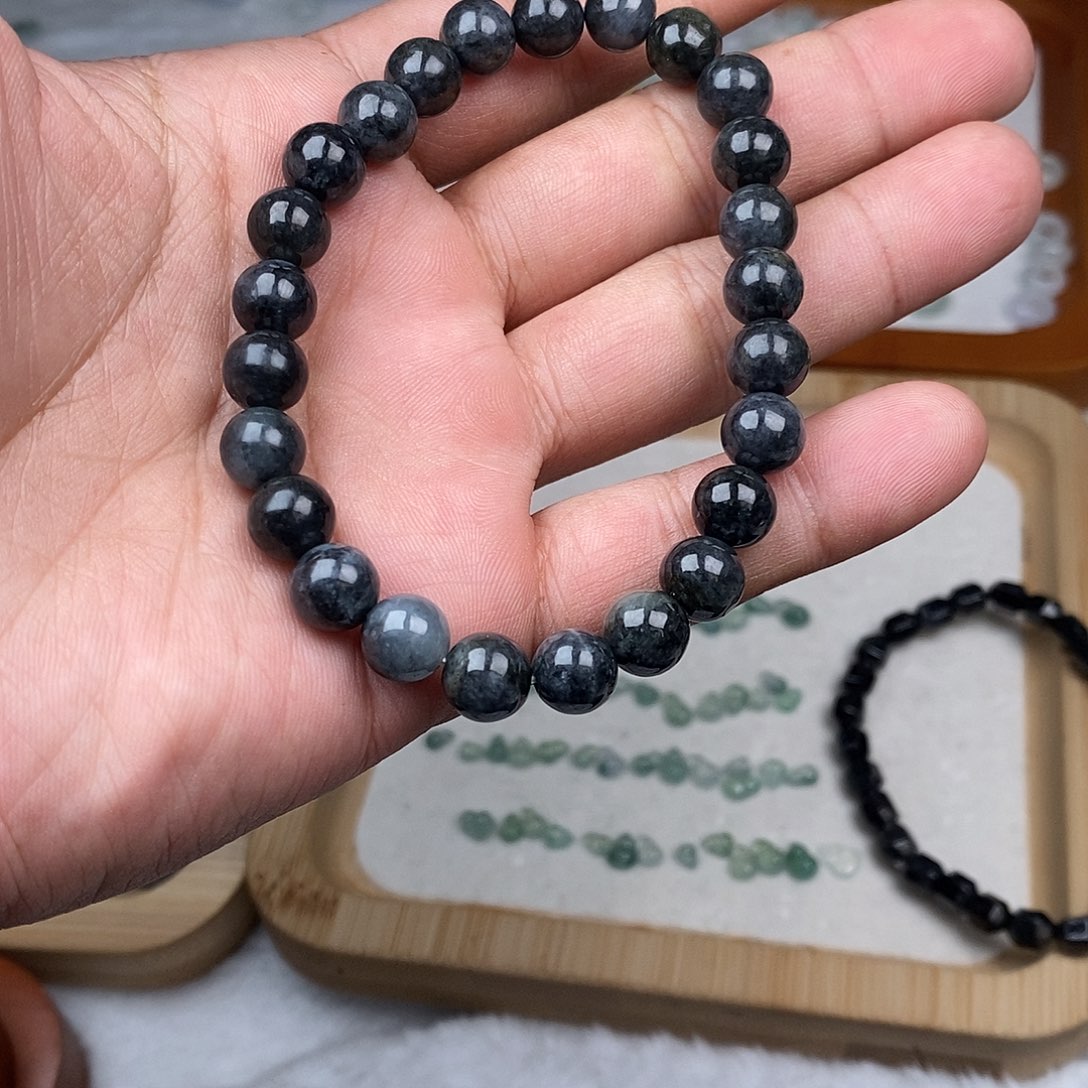 翡翠颈饰未镶嵌乌鸡手串