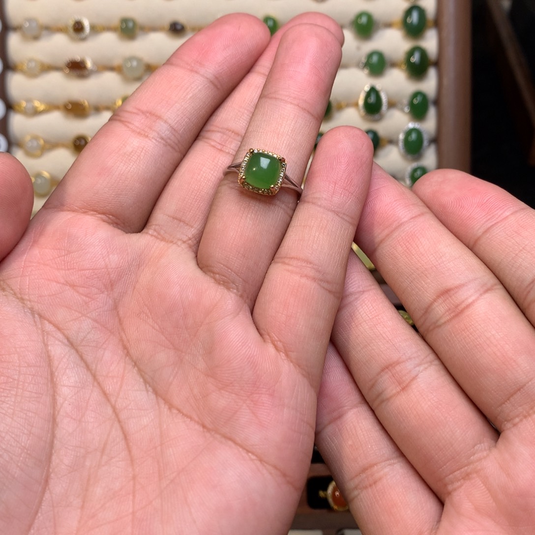 辰***咪和田玉银S925镶嵌戒指