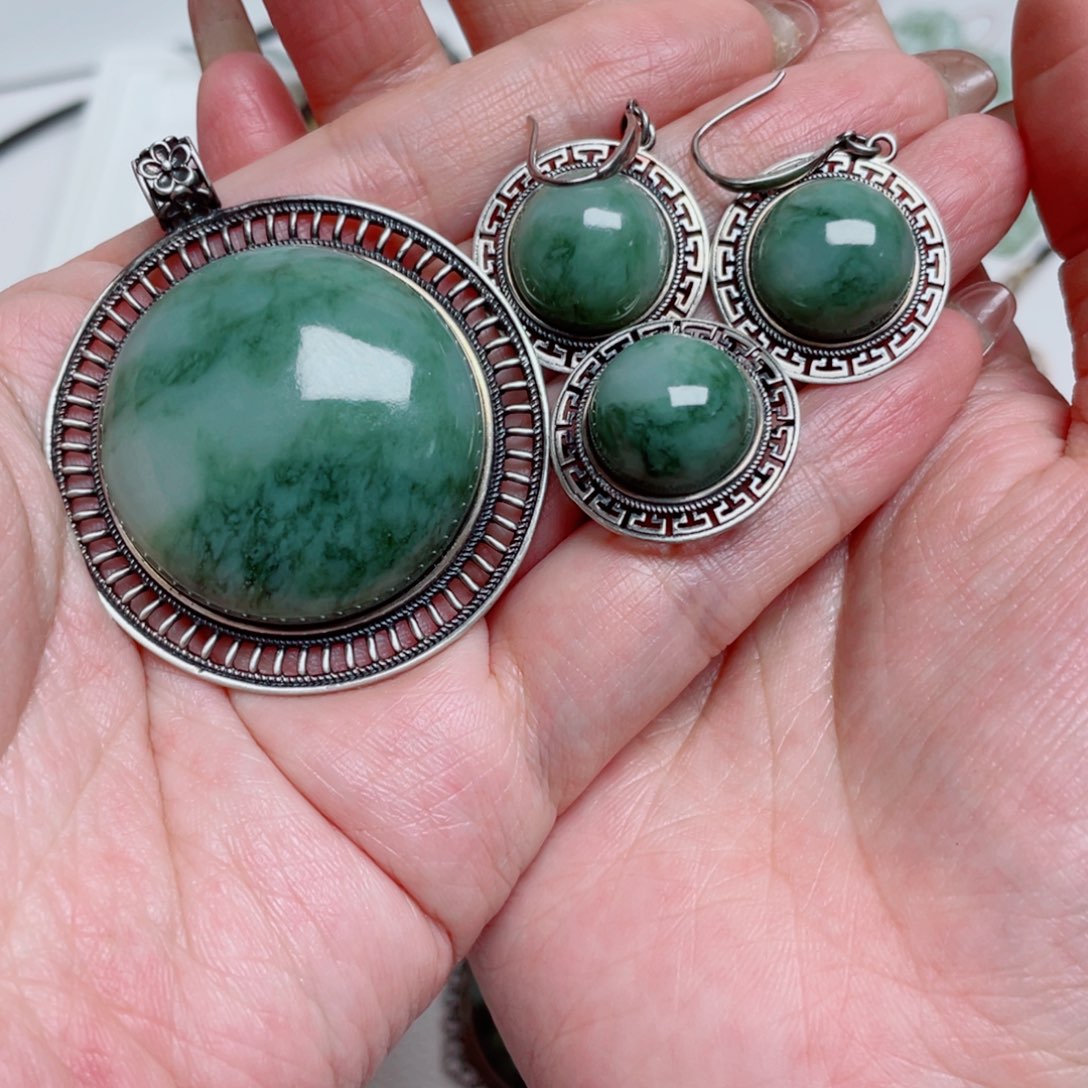 舔***女透闪石-蛇纹石玉银S925镶嵌耳环加戒指加颈饰