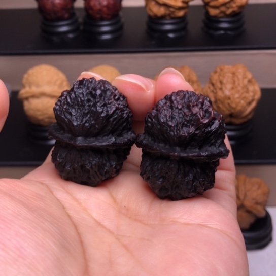 文玩核桃把件麒麟地闷11