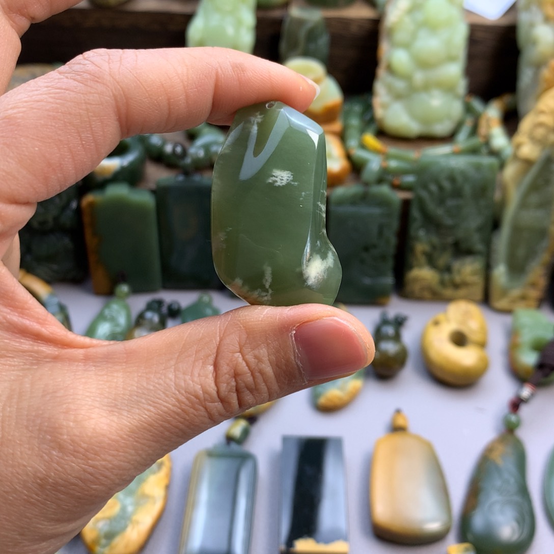 未镶嵌岫岩老玉（透闪石质玉）珠宝奇石遇**晴