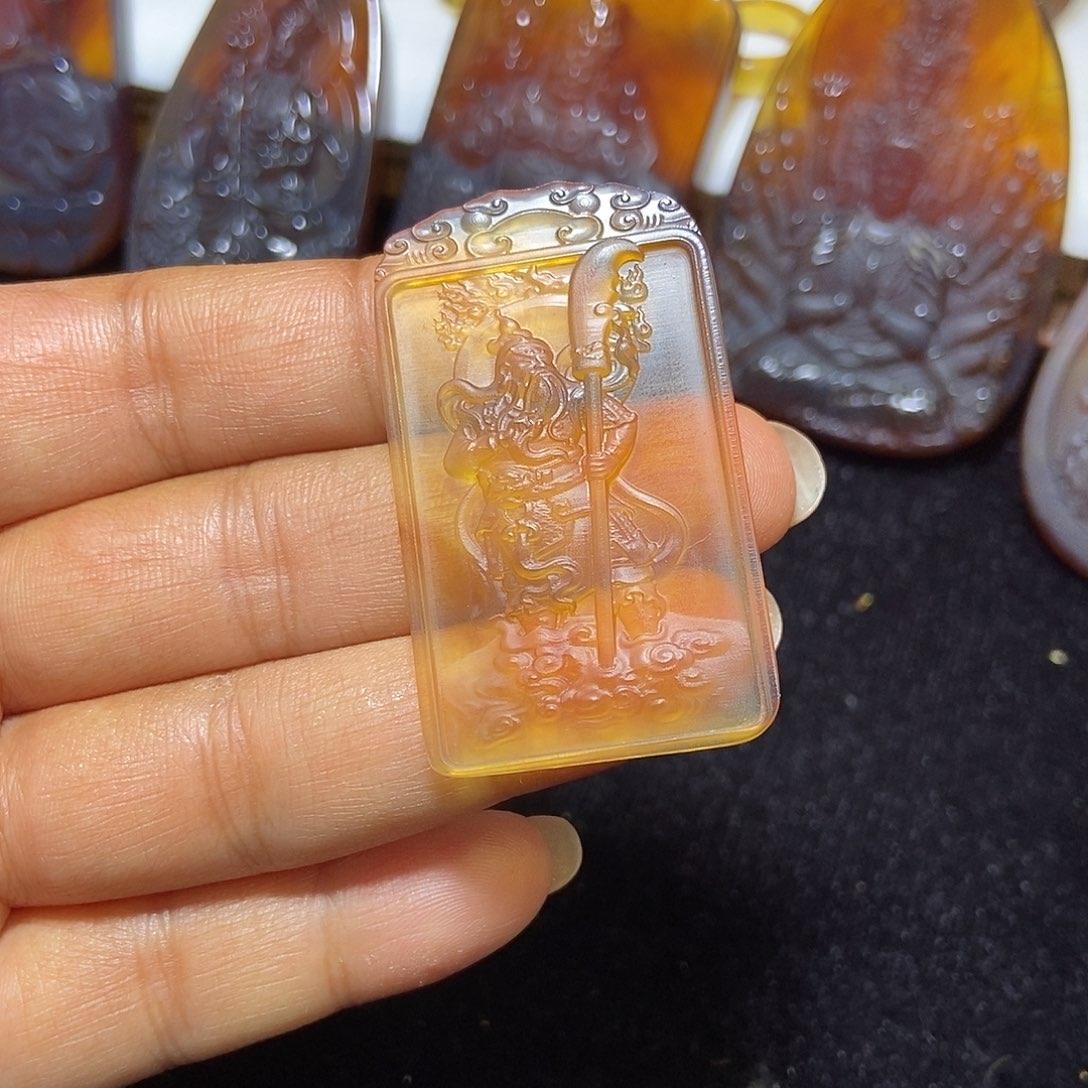 琥珀颈饰未镶嵌缅甸天然琥珀吊坠