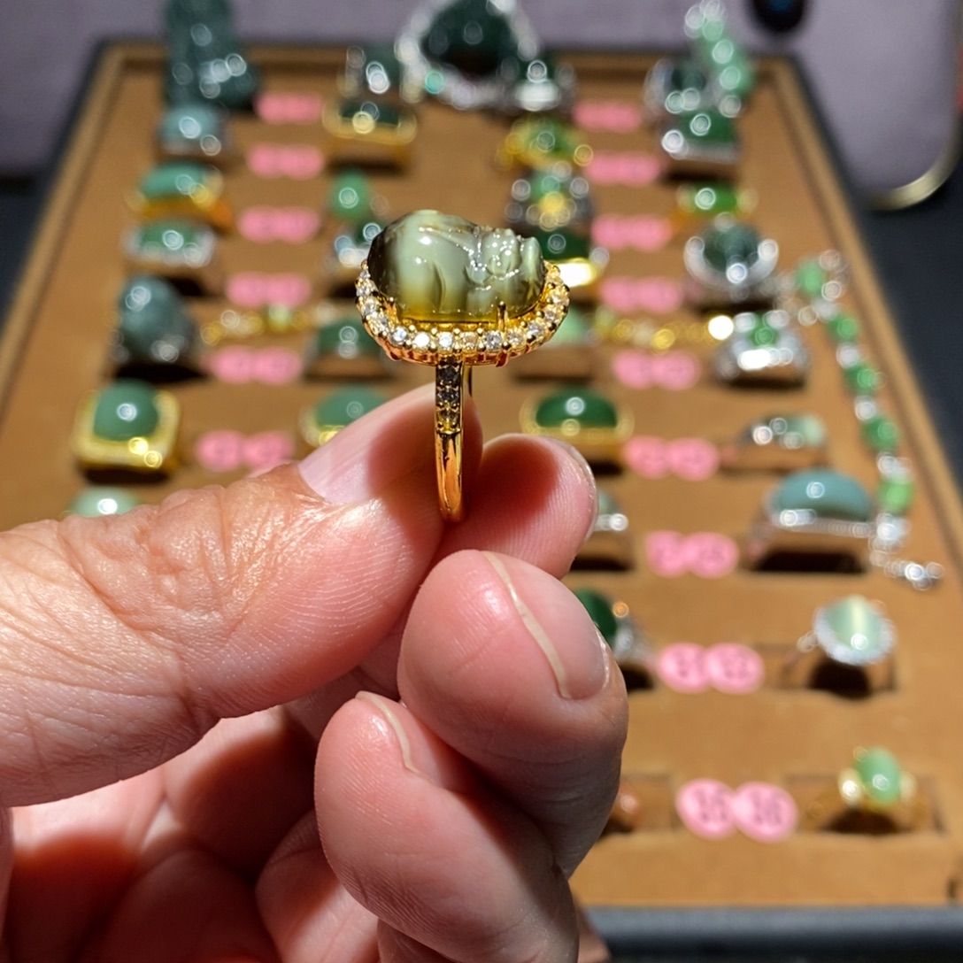 和田玉未镶嵌戒指