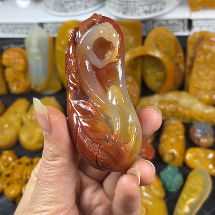 石英质玉（黄龙玉）颈饰未镶嵌