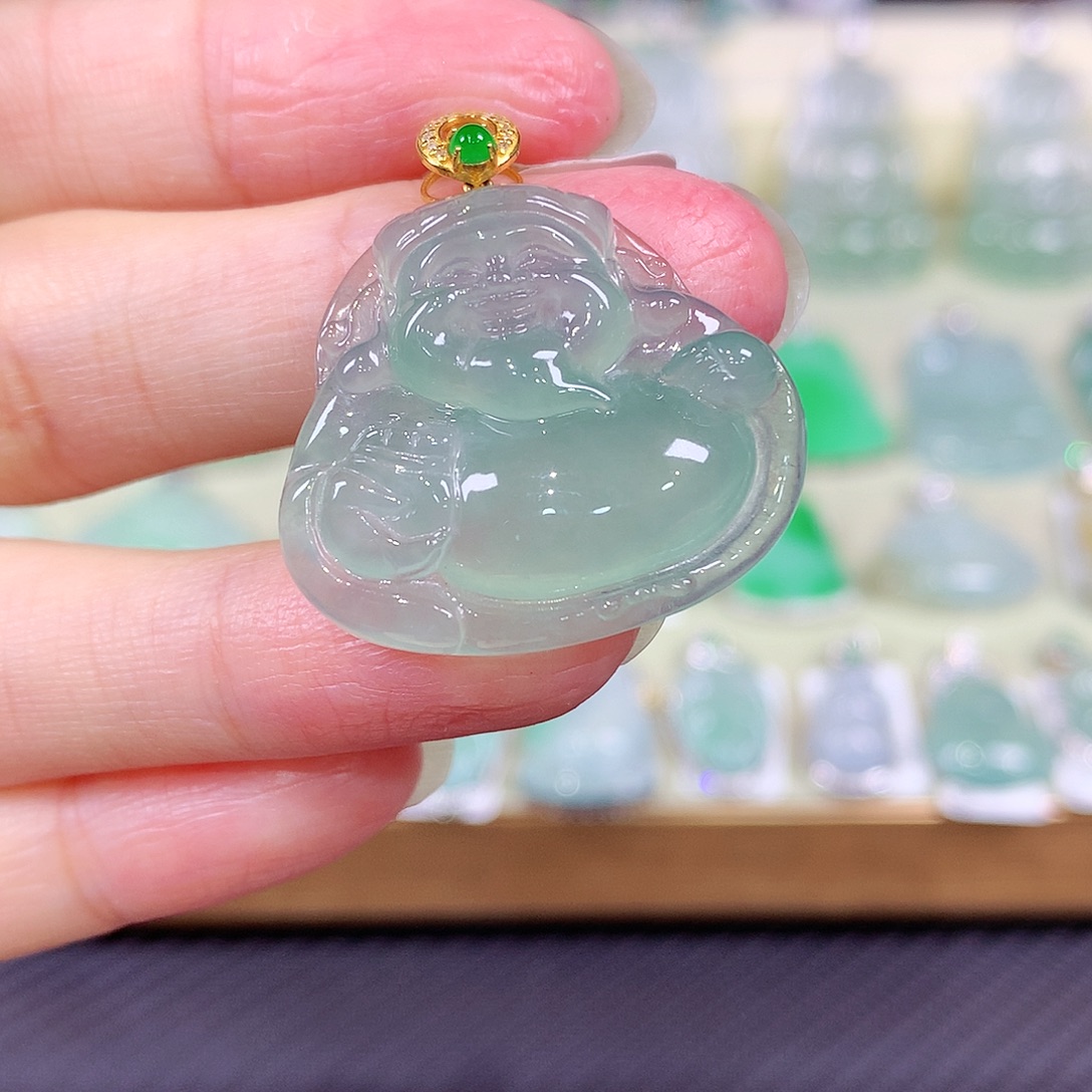 翡翠18K金镶嵌颈饰财神爷