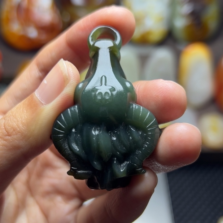 和田玉未镶嵌颈饰