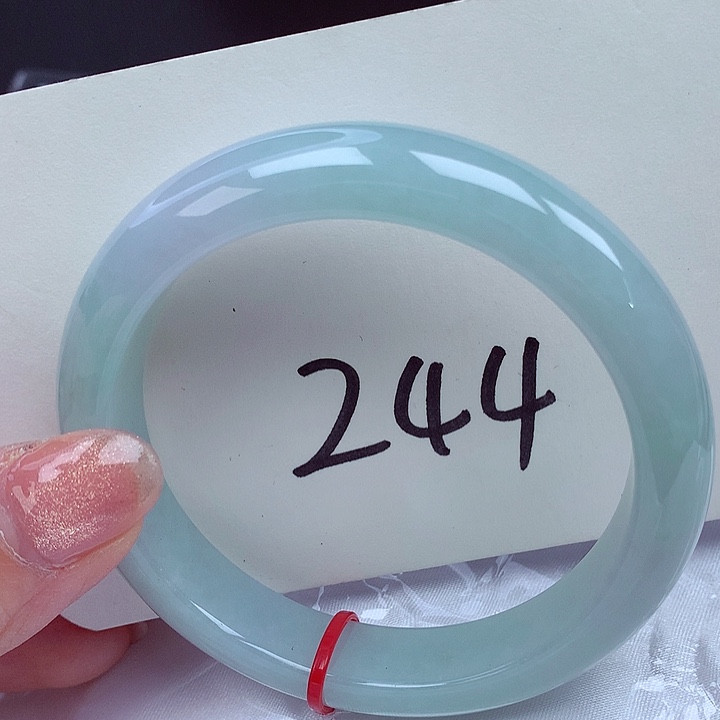 翡翠手镯未镶嵌翡翠