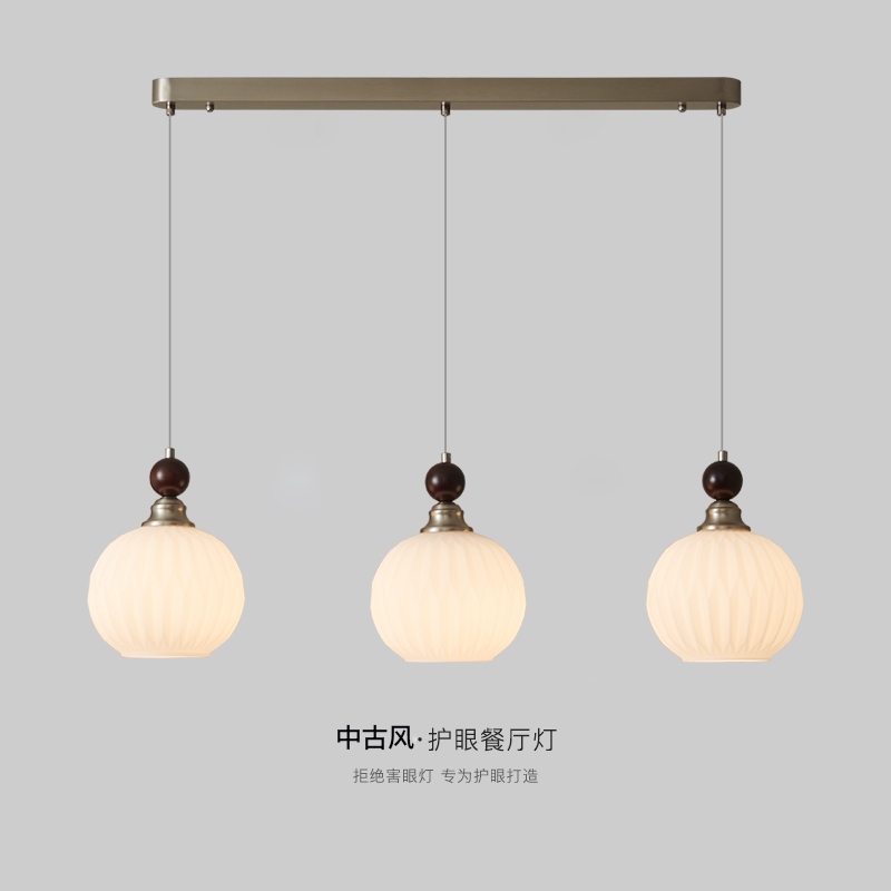 餐厅吊灯三头法式中古风高级感餐桌灯2024新款复古侘寂风中山灯具