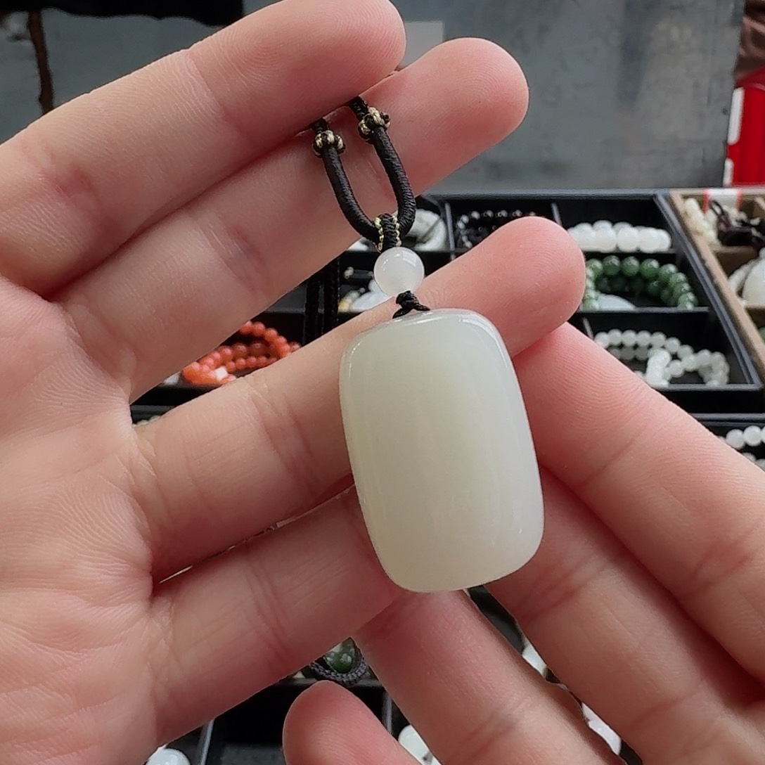 和田玉颈饰未镶嵌