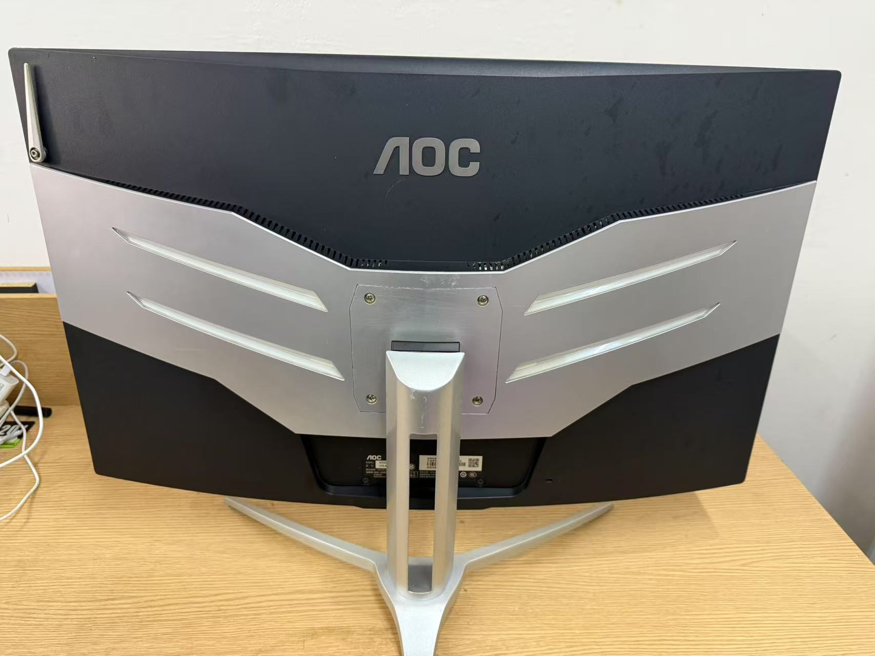 9新 AOC 32寸爱功1代1k144hz带灯光  电竞屏