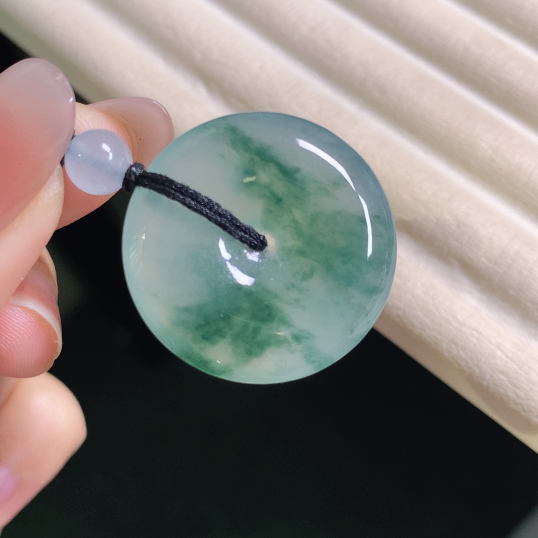 翡翠颈饰未镶嵌扣子