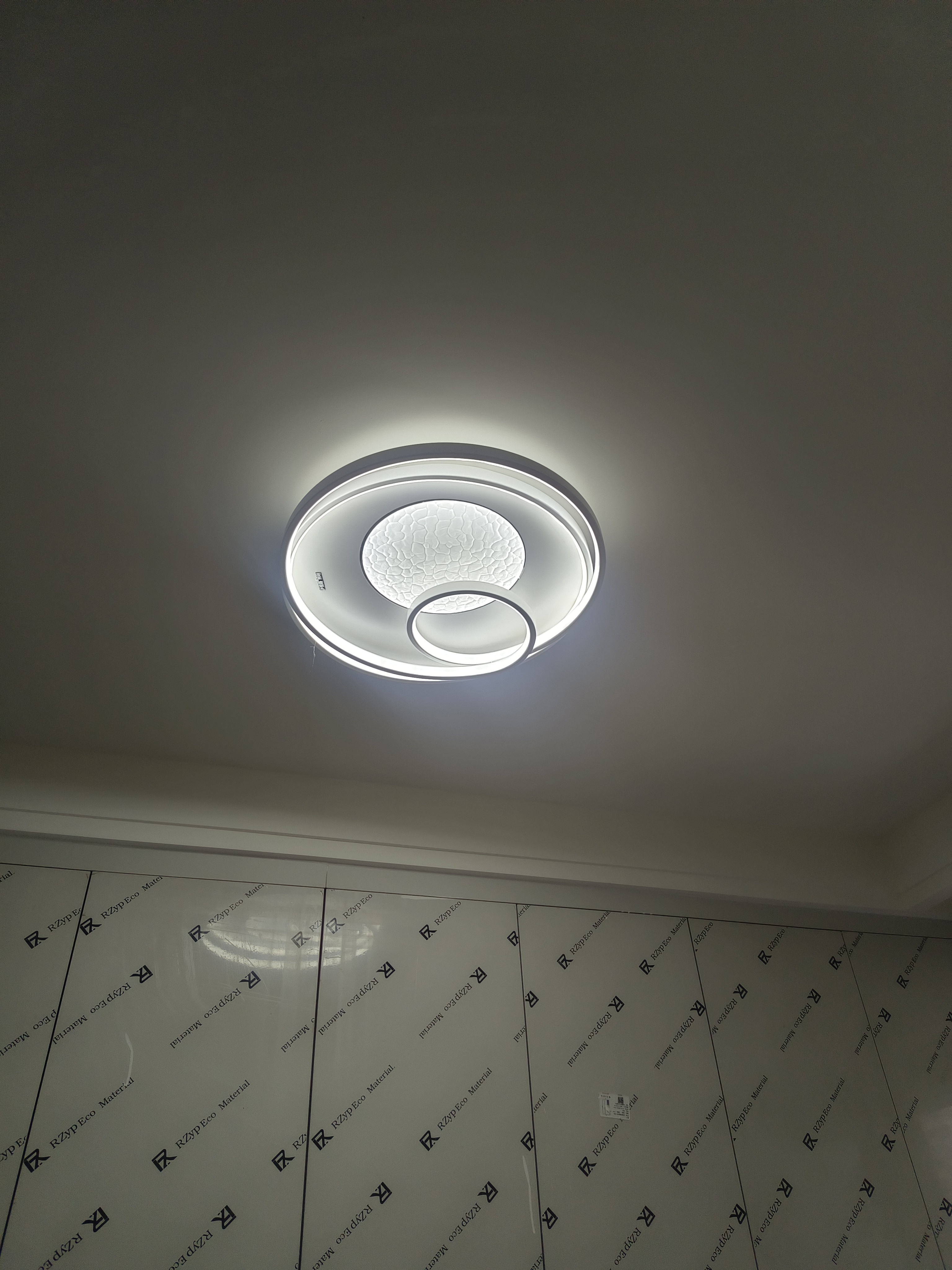 简约时尚吸顶灯，三段调光，全光谱护眼，超薄遥控亚克力卧室书房灯