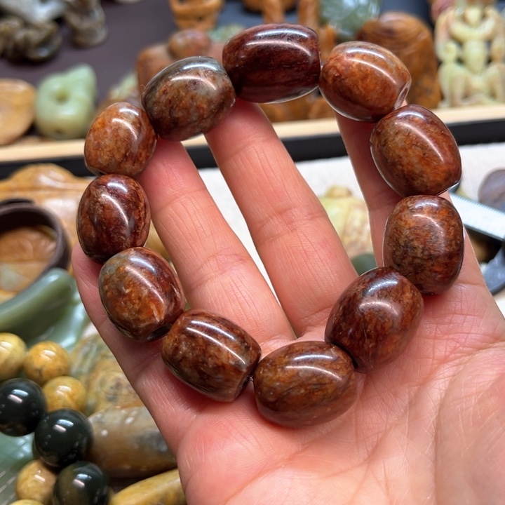 岫岩河磨玉（透闪石质玉）把件未镶嵌贼**啦