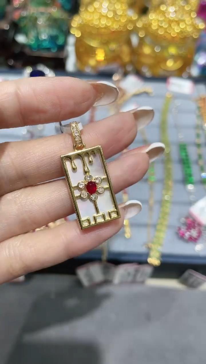 18K金镶嵌天然红宝石吊坠