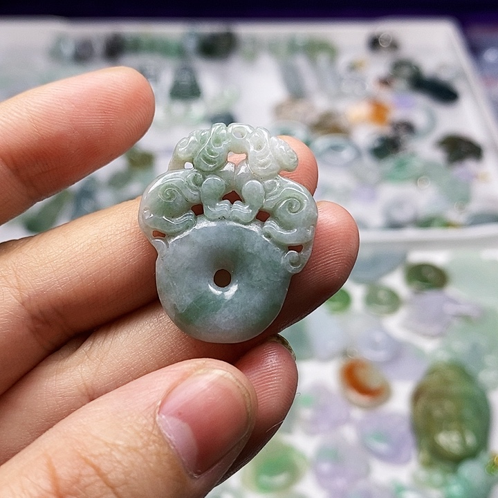 翡翠未镶嵌颈饰翡翠