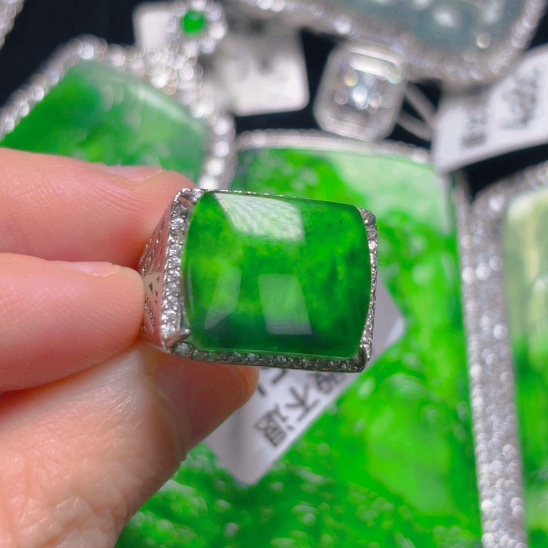 翡翠颈饰银S925镶嵌马鞍