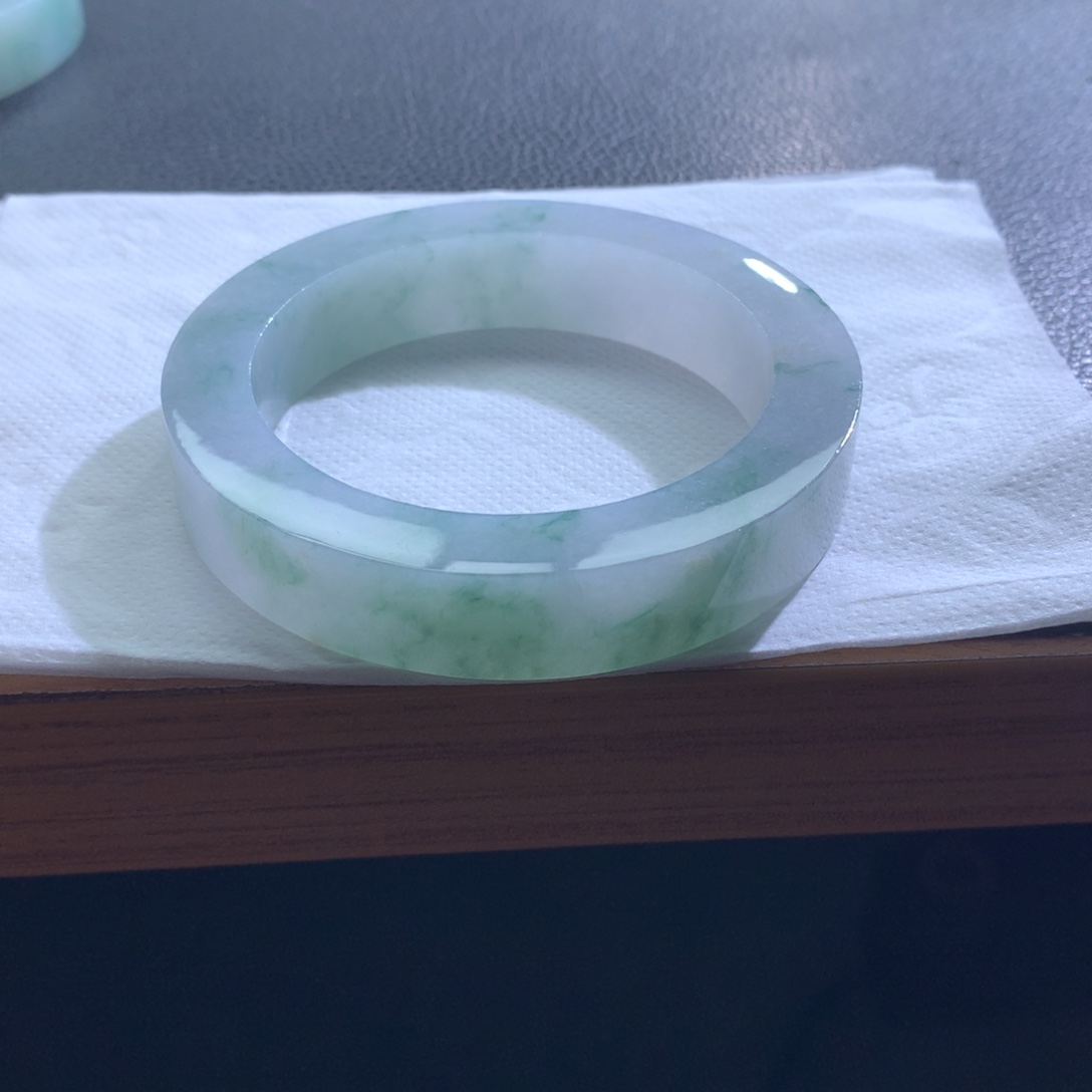定制翡翠未镶嵌翡翠手镯