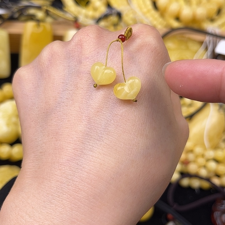 琥珀未镶嵌颈饰琥珀