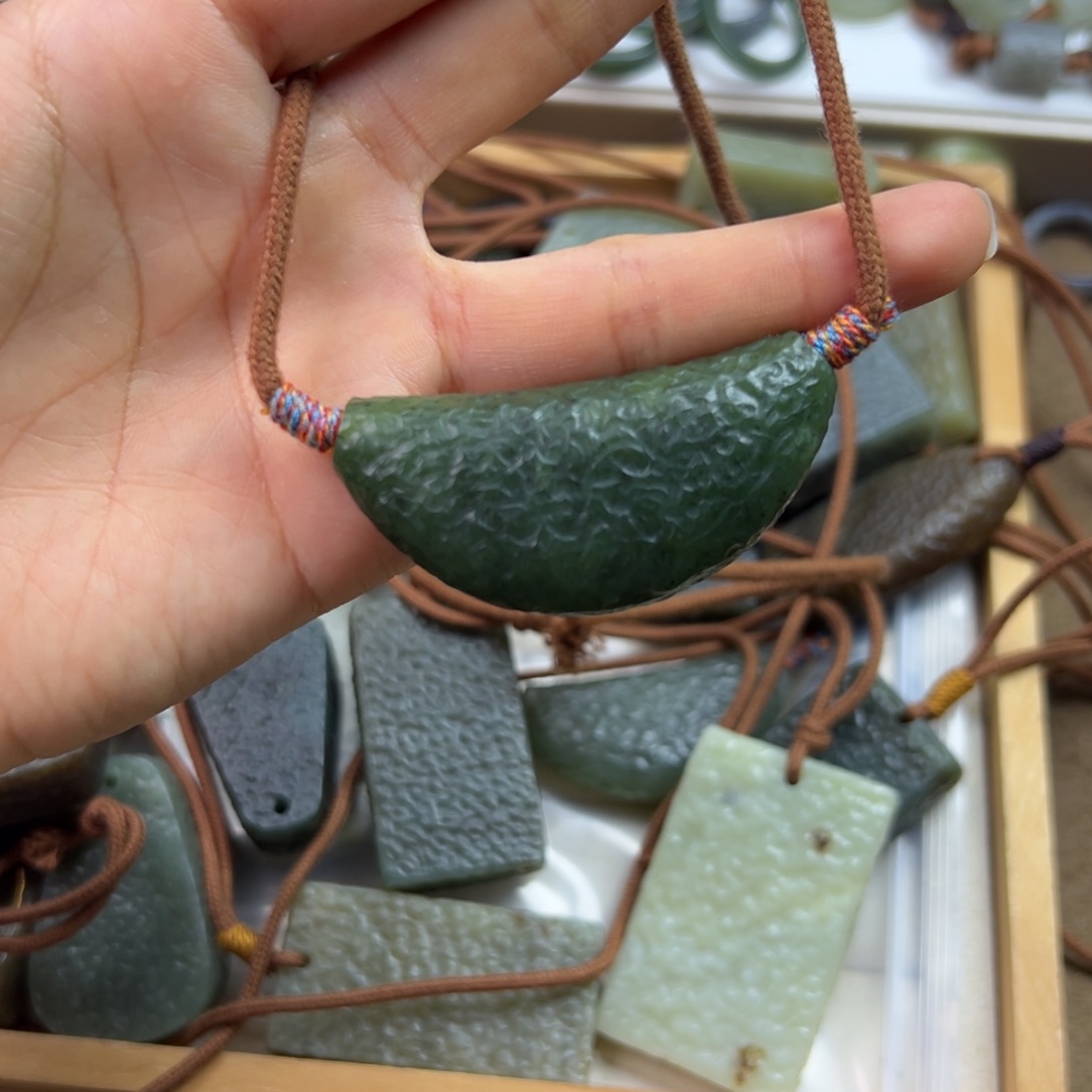 和田玉未镶嵌颈饰