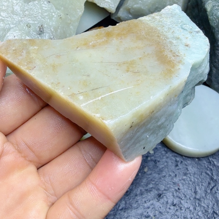 和田玉（糖玉）未镶嵌珠宝奇石