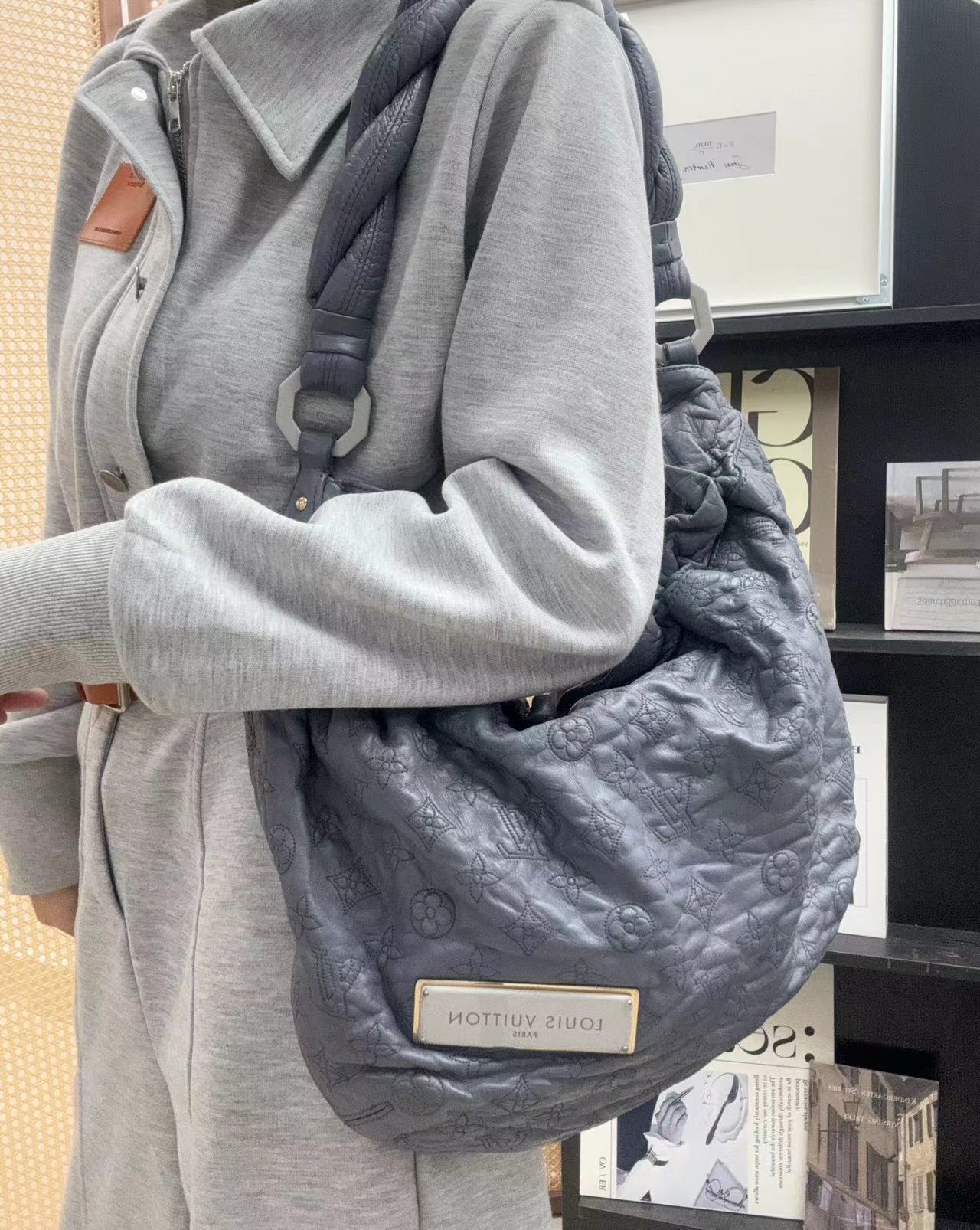 95新 LouisVuitton/路易威登 雾霾蓝刺绣单肩包/秋境 09635
