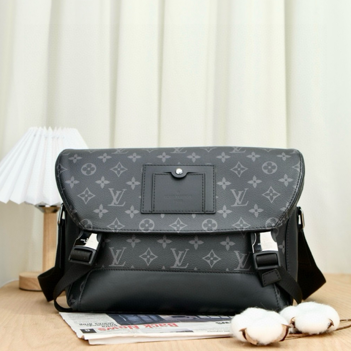 99新 LouisVuitton/路易威登 8364/8398 LV voyager 黑色胸针