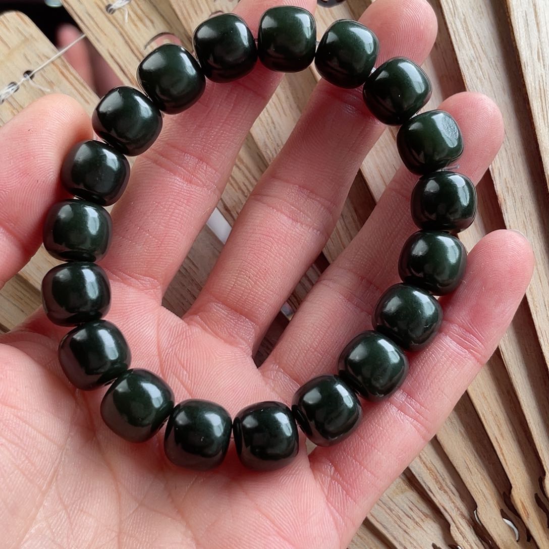 和田玉手串未镶嵌沙枣青10.11老型