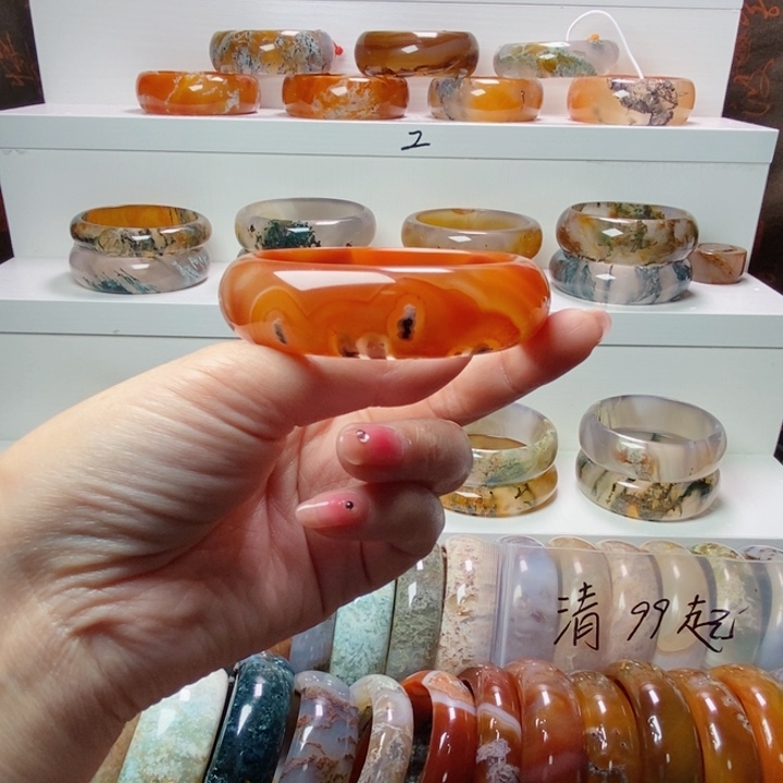玛瑙/玉髓手镯未镶嵌58
