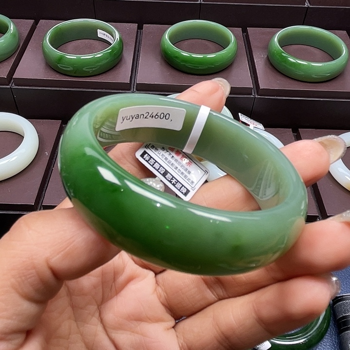 和田玉（碧玉）未镶嵌手镯