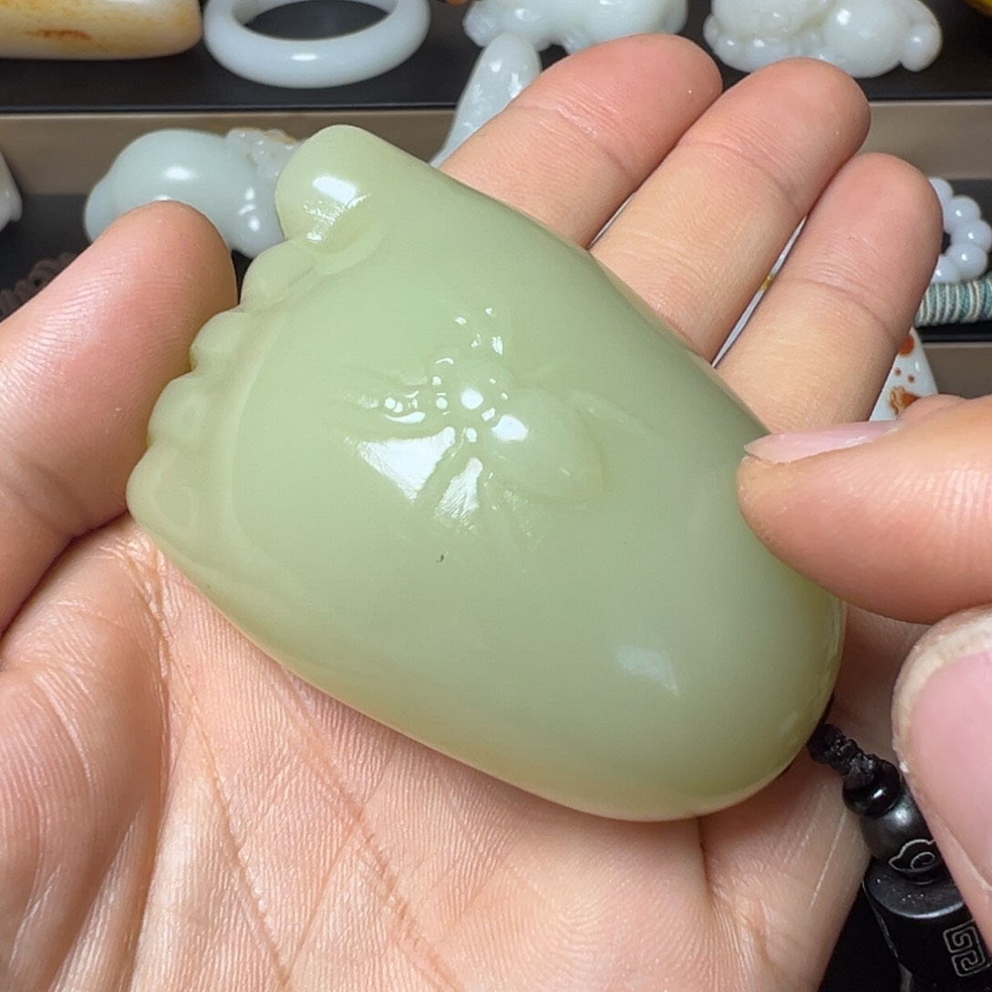 和田玉未镶嵌把件