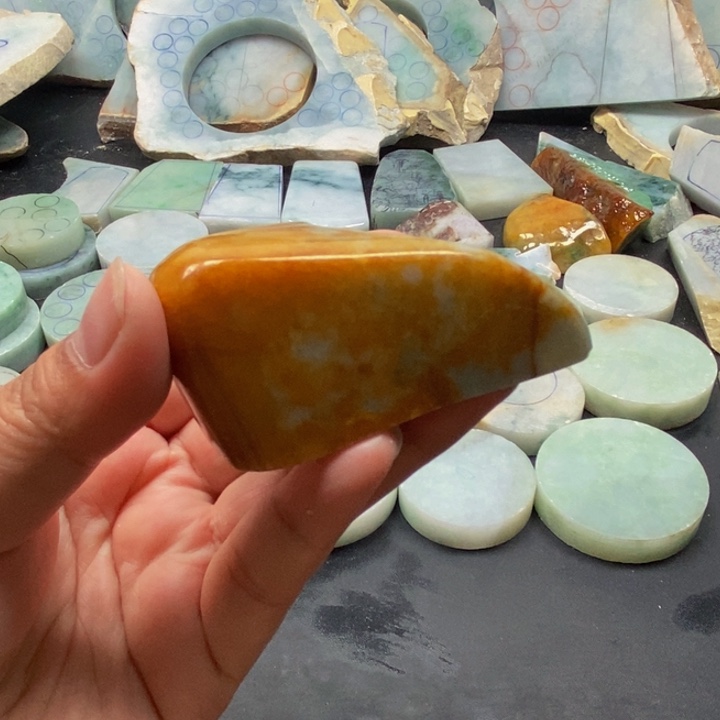 翡翠配石天然缅甸翡翠玉石