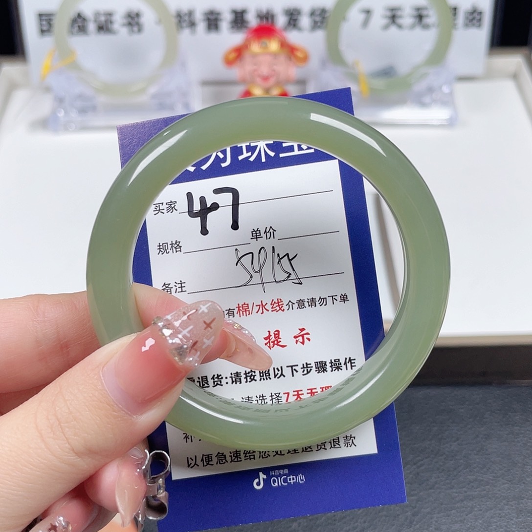 和田玉手镯未镶嵌米***?