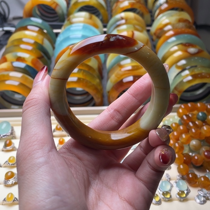 蛇纹石玉手镯未镶嵌55.6