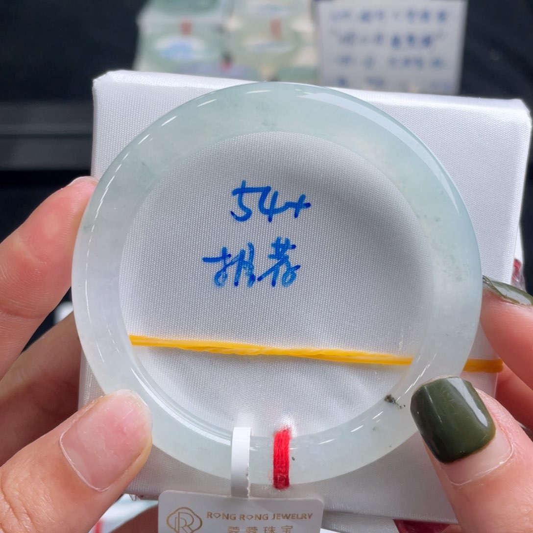 翡翠手镯未镶嵌翡翠手镯