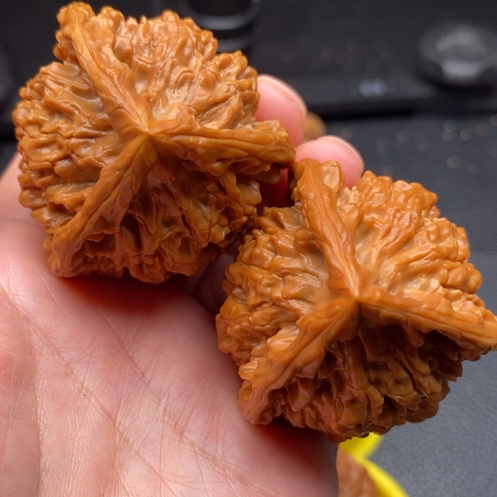 大***叔文玩核桃吊坠官帽三棱45