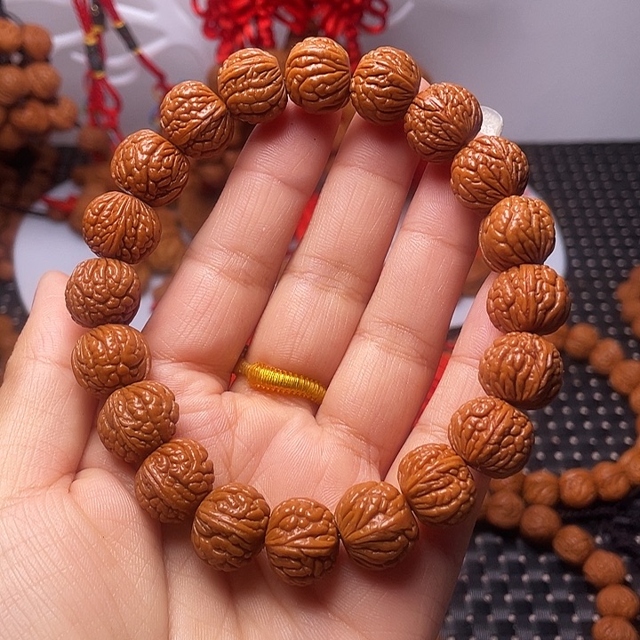 木质类龙纹桃枭挂件