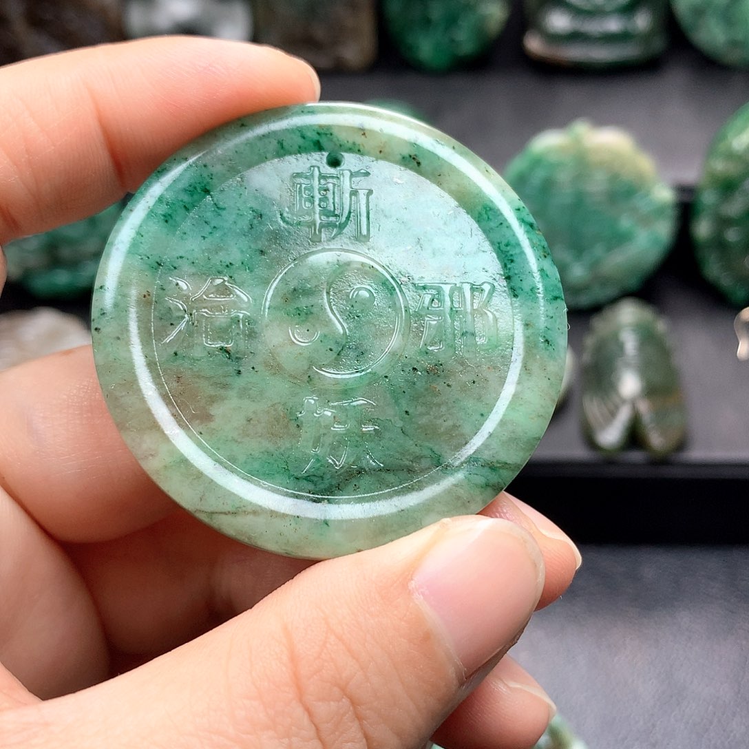 独山玉未镶嵌颈饰