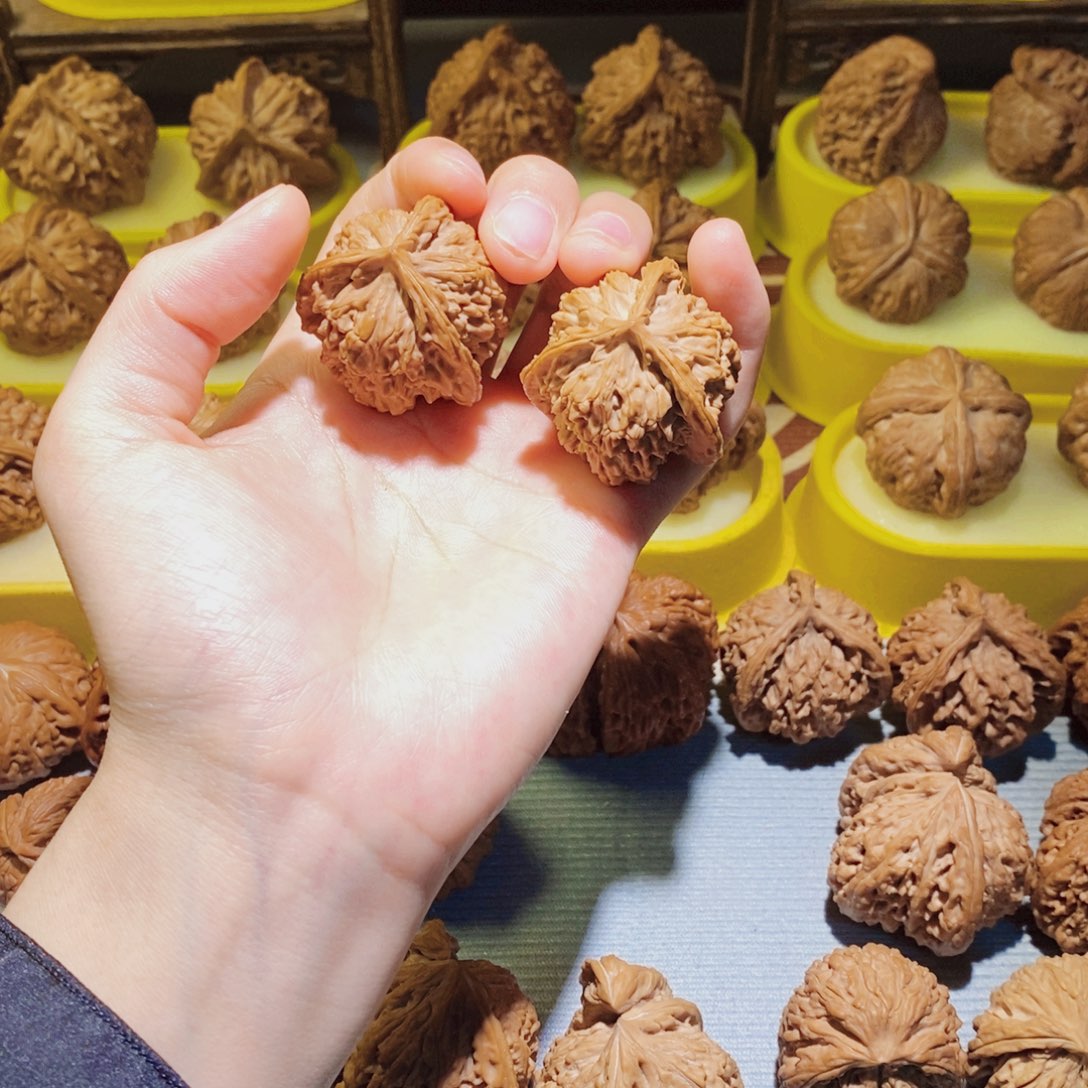 【闪购商品】文玩核桃吊坠盘龙纹