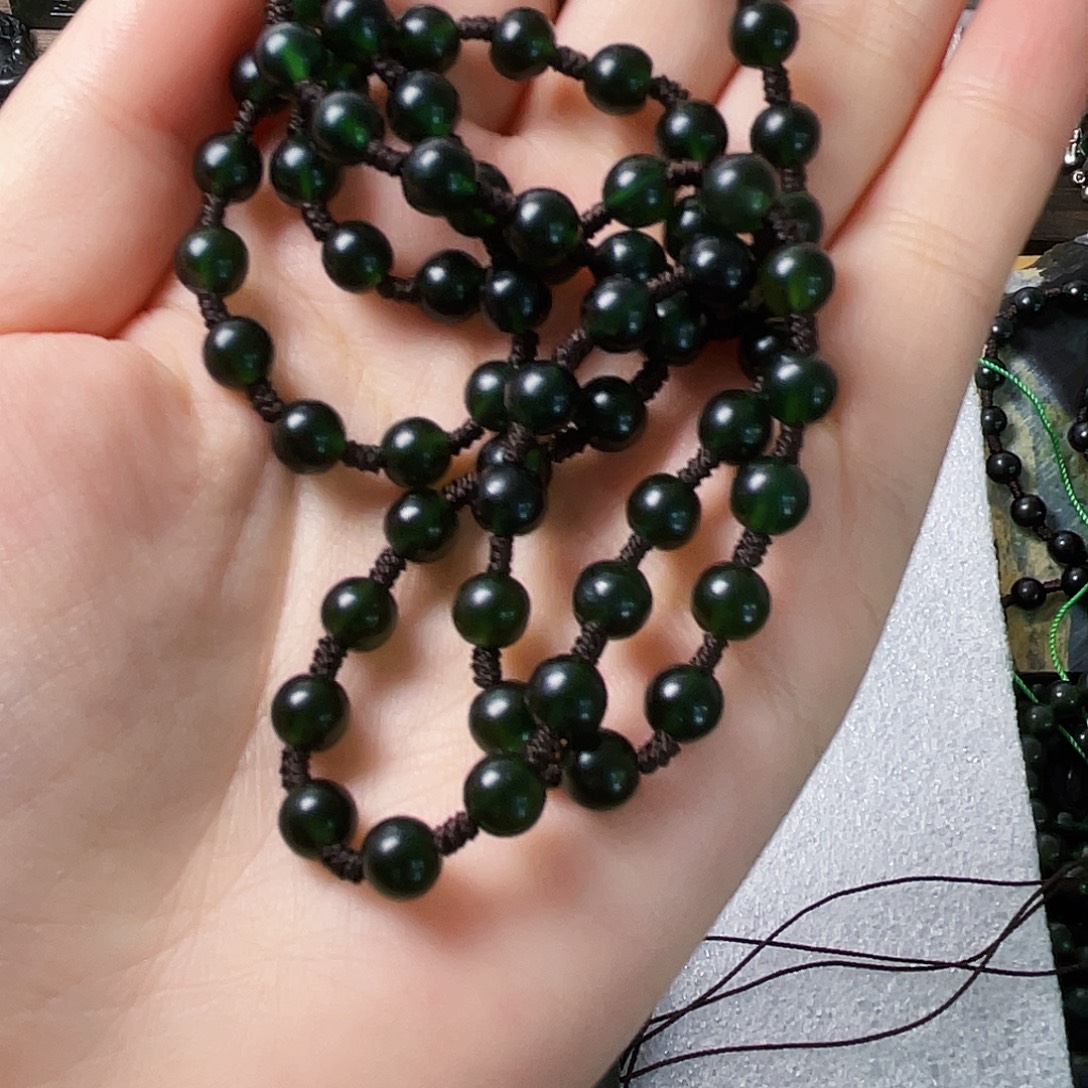 辉***呀蛇纹石玉未镶嵌颈饰