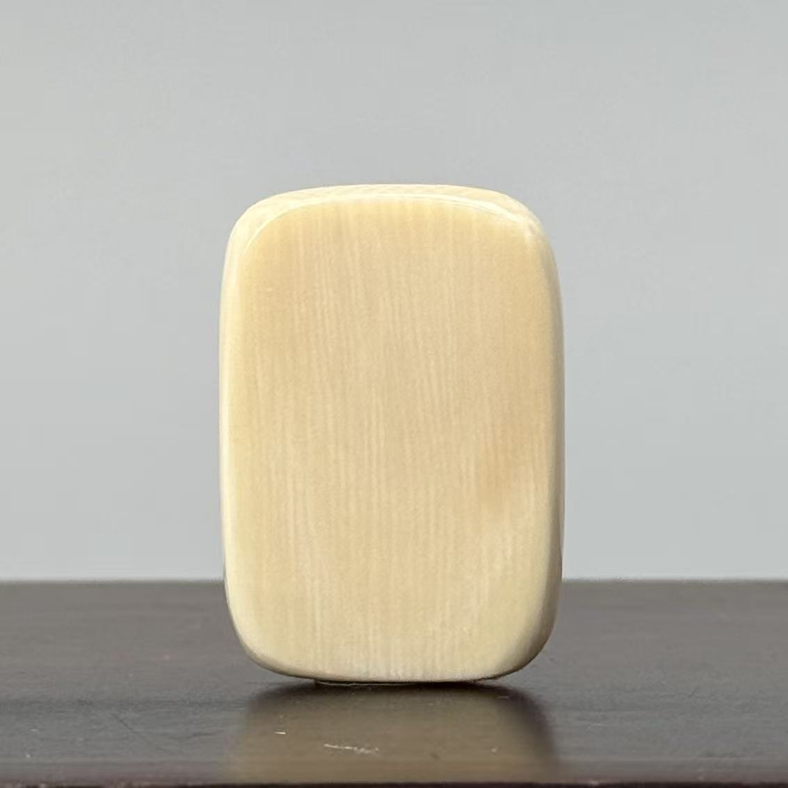 DEZHI/德志30*20*7mm7g无事牌吊坠天然猛犸牙/默认打孔绑绳Y177