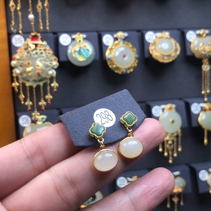 和田玉未镶嵌耳饰