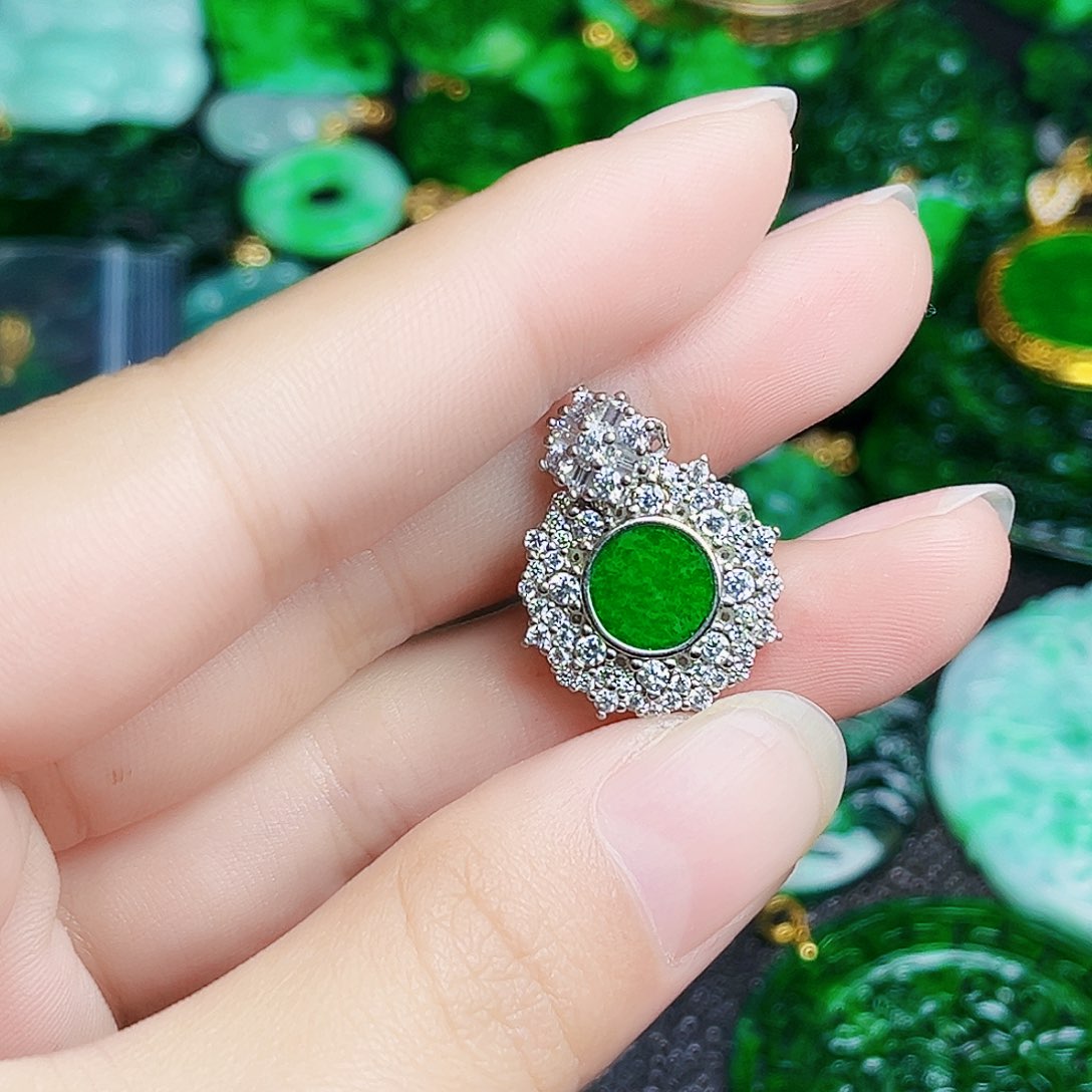 颈饰银S925镶嵌翡翠多样性