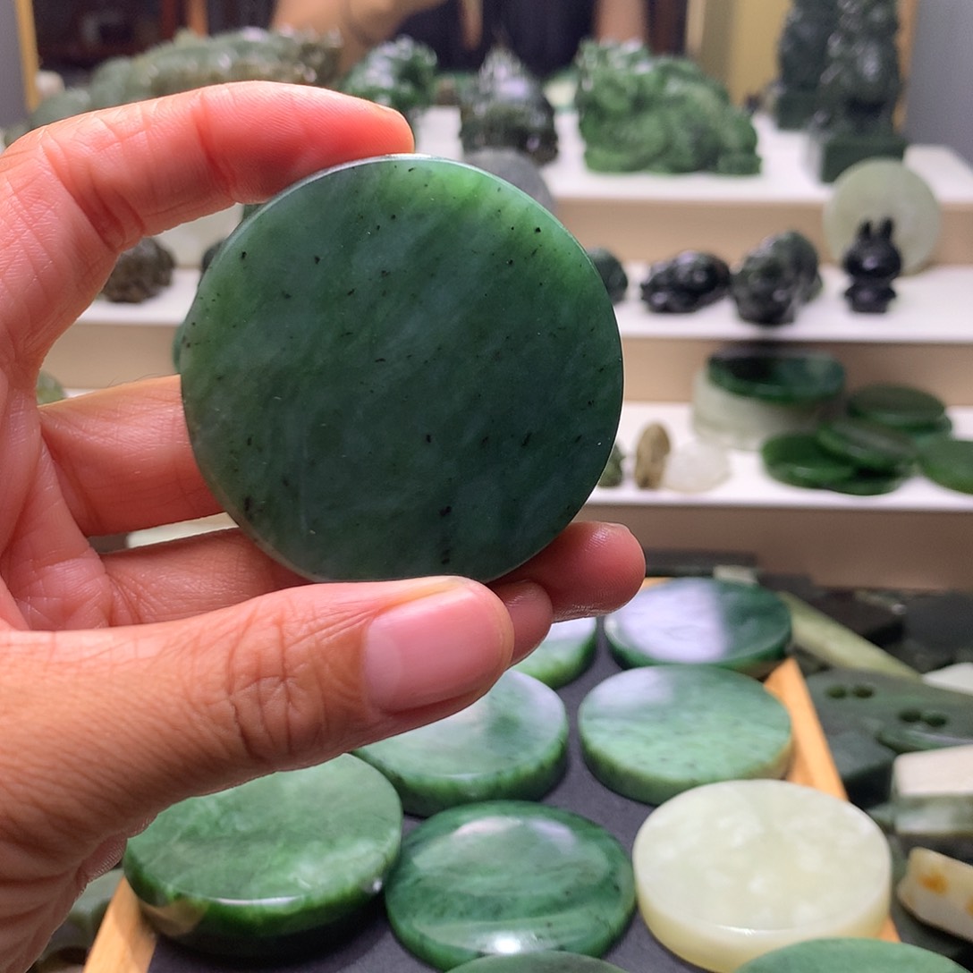 和田玉未镶嵌颈饰记*卡