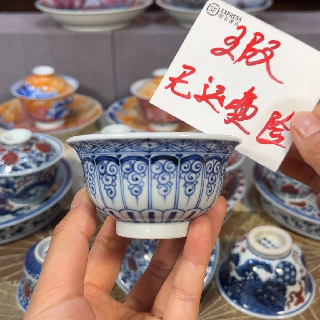 手绘仿元卷草宝相小压手