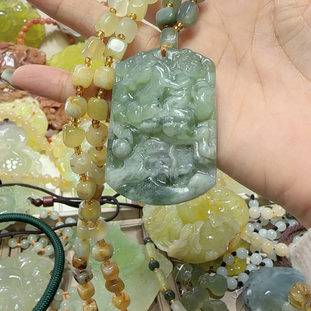 未镶嵌蛇纹石玉吊坠