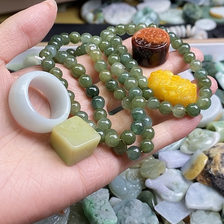 六***耳翡翠未镶嵌颈饰天然翡翠