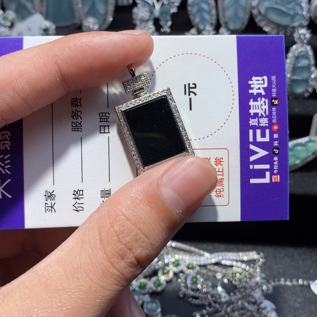翡翠颈饰未镶嵌翡翠
