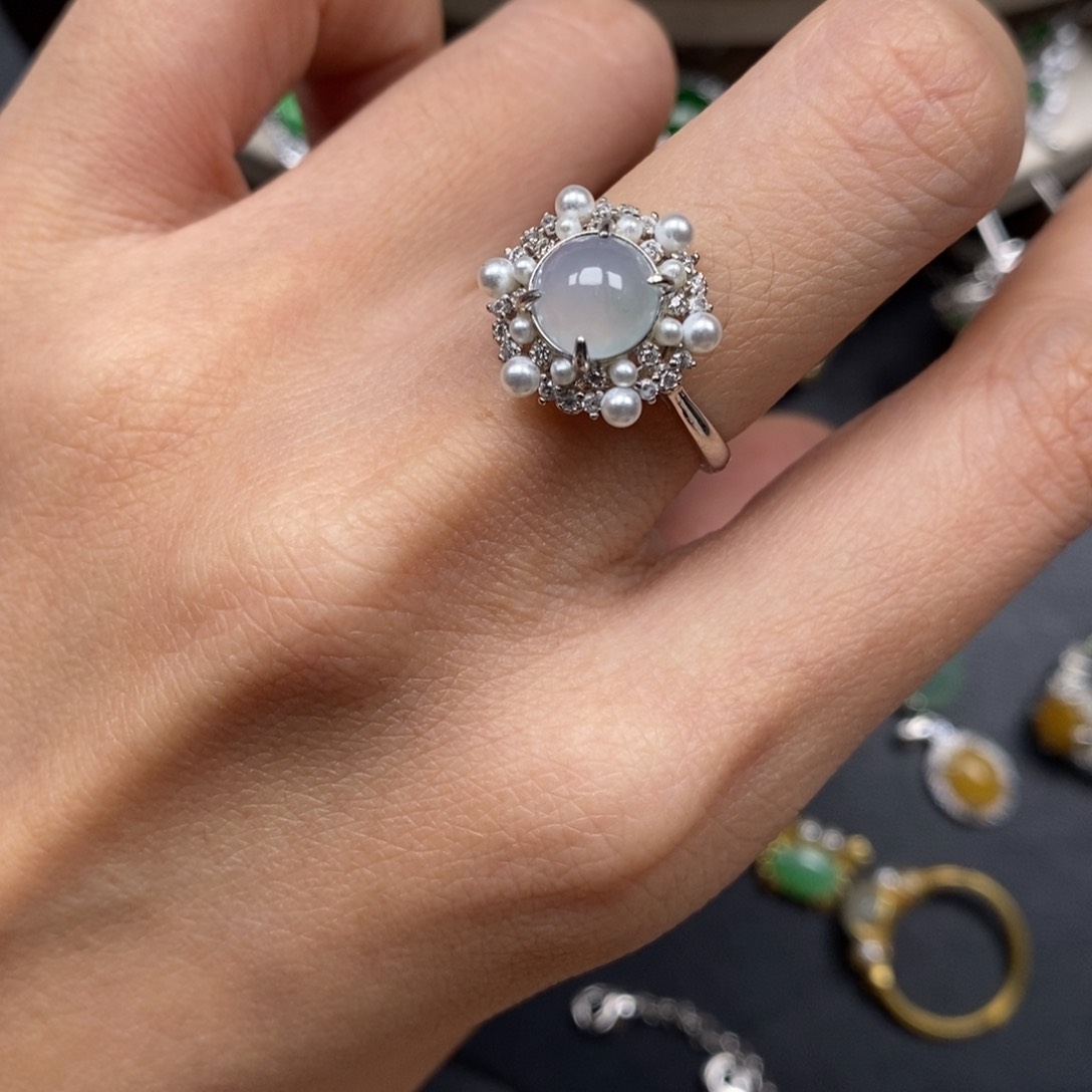 翡翠颈饰未镶嵌翡翠