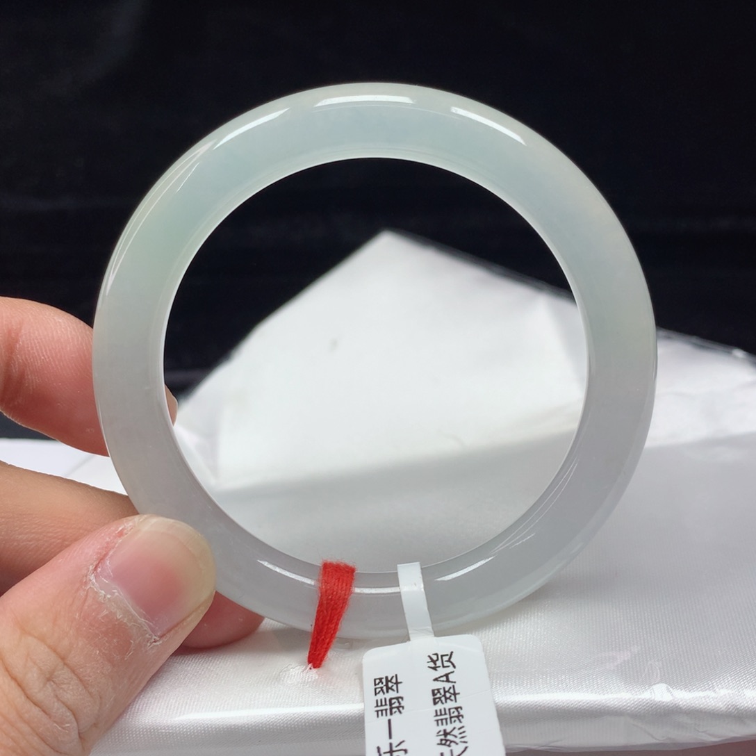 翡翠手镯（圆镯）未镶嵌53.2