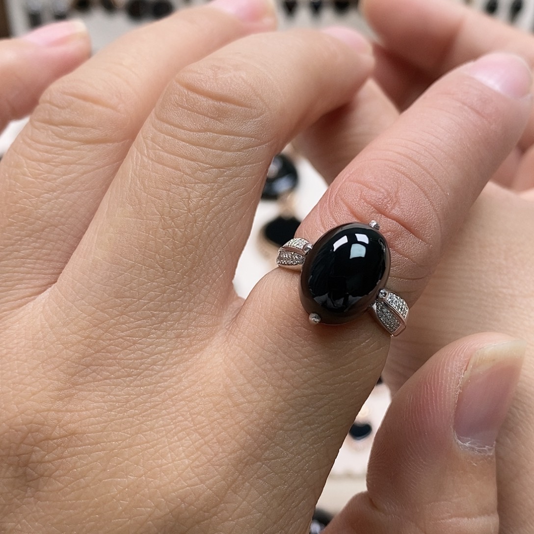 翡翠18K金镶嵌戒指